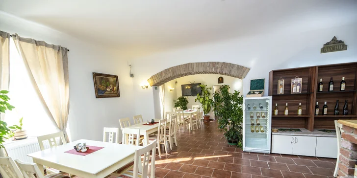 V restauraci si vychutnáte snídaně i večeře, které máte v ceně.
