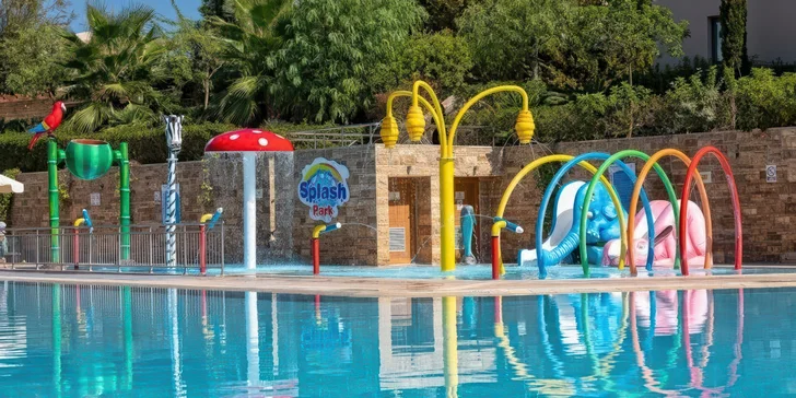 Děti si zamilují splash park. 