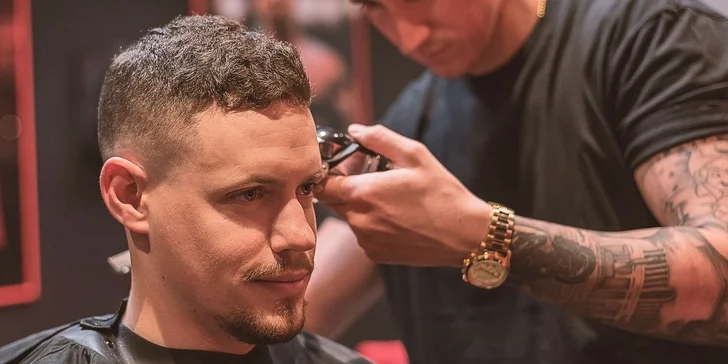Pánsky strih a úprava brady u barbera v centre mesta
