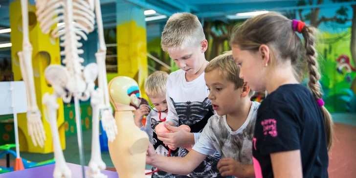 Vstup do detskej interaktívnej galérie Dobrá Hračka v Tatranskej Lomnici