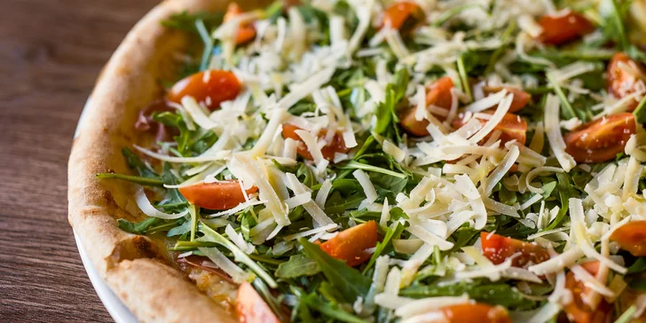 Talianska pizza pečená na dreve v pizzerii Originale: na výber 13 druhov