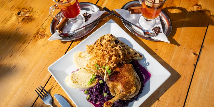 Kačacie hody s jesenným punčom a výhľadom na hrad Strečno