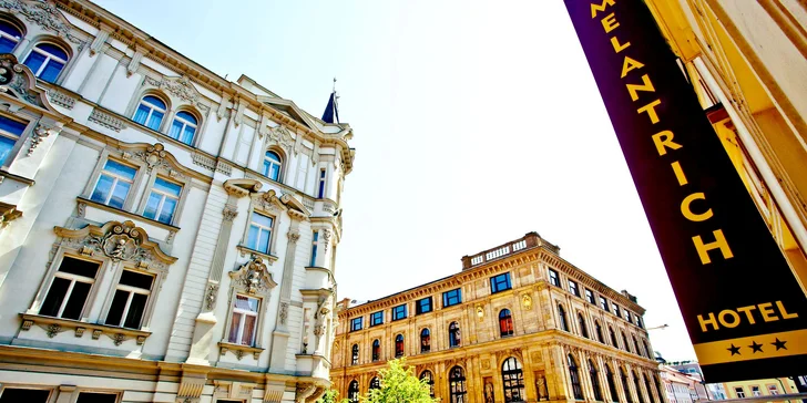 Bezprostřední blízkost pražských památek, nákupních možností, kaváren a restaurací řadí hotel Melantrich k nejvyhledávanějším hotelům na Starém Městě v Praze.