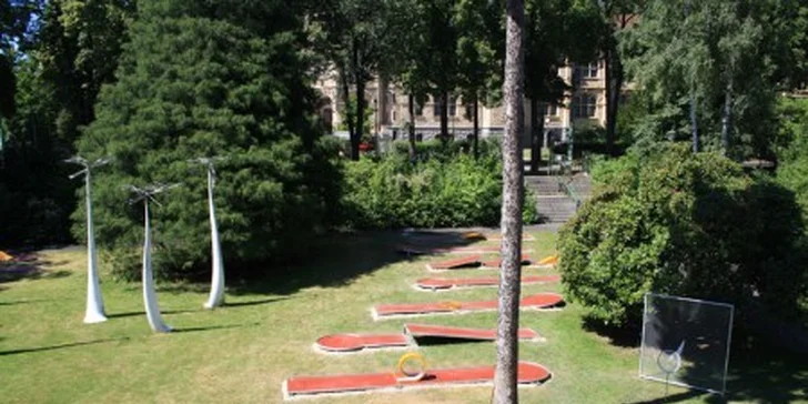 Pojďte se odreagovat: 90 minut minigolfu a smoothie pro 1 nebo 2 hráče