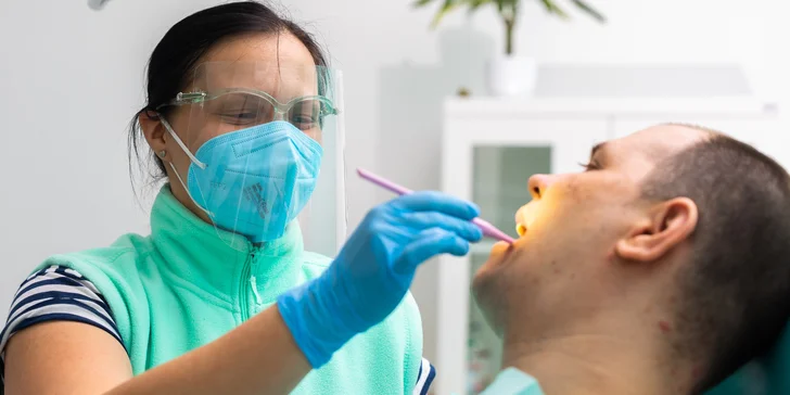 Ambulantné bielenie zubov aj s dentálnou hygienou v Dentleman