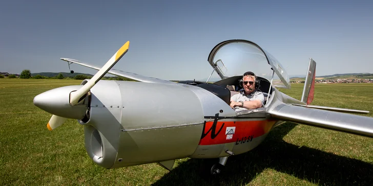 Vzneste sa do oblakov na lietadle LET L-13 SE VIVAT a skúste aj pilotovanie