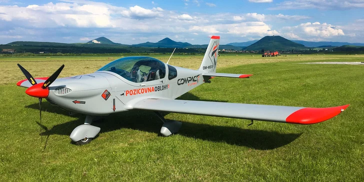 Let 2-miestnym lietadlom Viper SD4 s možnosťou pilotovania
