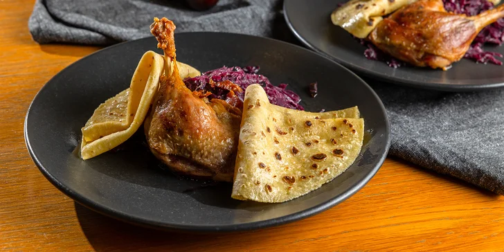 Kačacie stehno s lokšami a kapustou pre 2 alebo 4 osoby