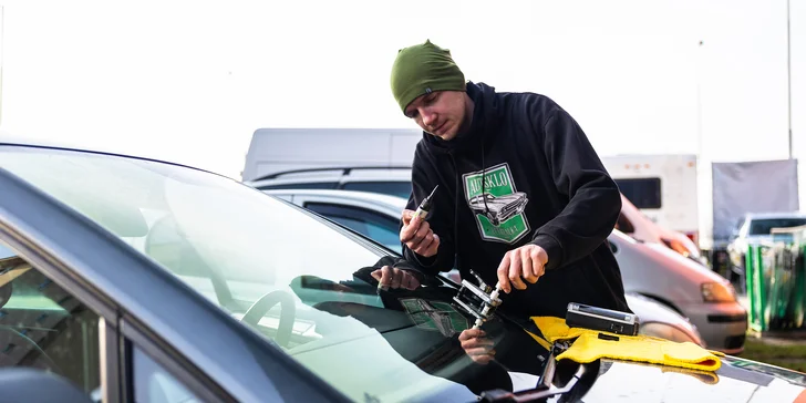 Oprava prasklín na čelnom skle v Petržalke aj na počkanie!