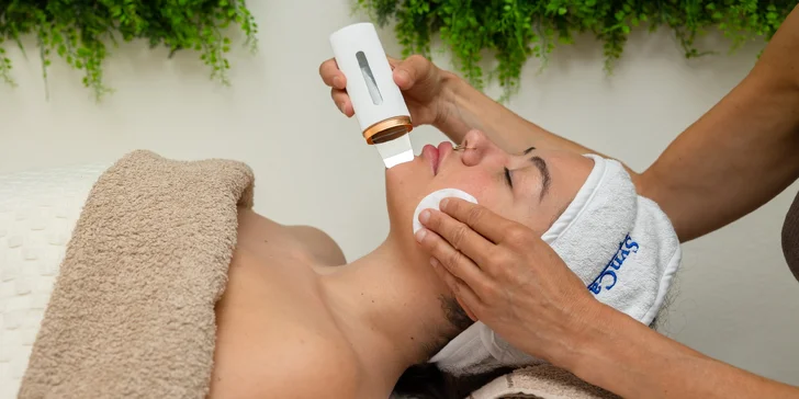 Pleťové ošetrenia: hĺbkové s masážou, hydratačné s kys. hyalurónovou, kolagénové s rádiofrekvenciou a iné