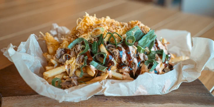 Trhané bravčové plece alebo smash burger menu s hranolčekmi a nápojom