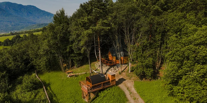 Kúsok raja v objatí oravskej prírody: unikátna kabína s panoramatickou saunou a vonkajšou krytou sprchou