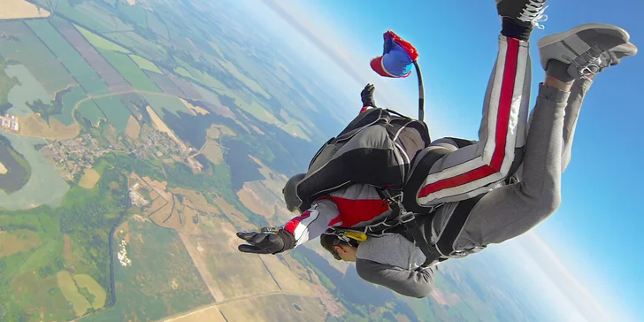 Tandemový zoskok z neuveriteľnej výšky 3000 či 3500 metrov