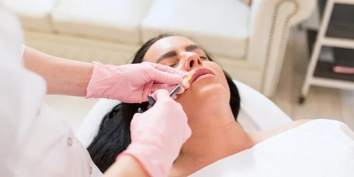 Kyselina hyalurónová: Zväčšenie pier, výplň vrások, tekutý lifting či rhinoplastika