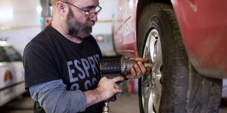 Kompletné prezutie alebo výmena zimných kolies za letné s vyvážením a kontrolou bŕzd
