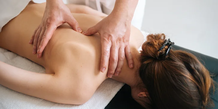 Terapeutická, myofasciálna či masáž chrbta od skúseného fyzioterapeuta