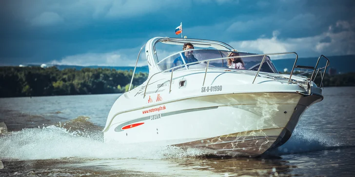 Plavba po Dunaji motorovým člnom so sektom alebo nealkom pre 7 osôb