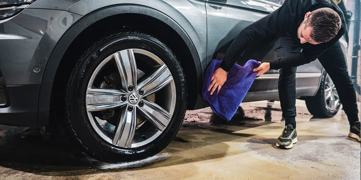 Čistenie interiéru a exteriéru auta - aj tepovanie či vosk