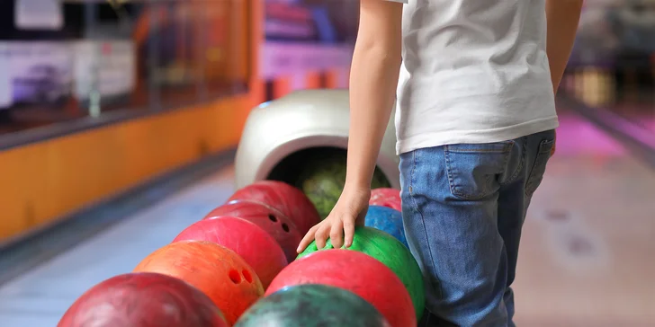 Hodina bowlingu až pre 8 osôb na profesionálnych dráhach