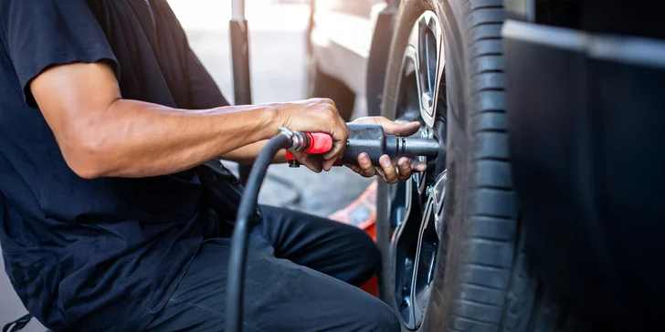 Výmena kolies alebo kompletné prezutie pneumatík s vyvážením a kontrolou bŕzd