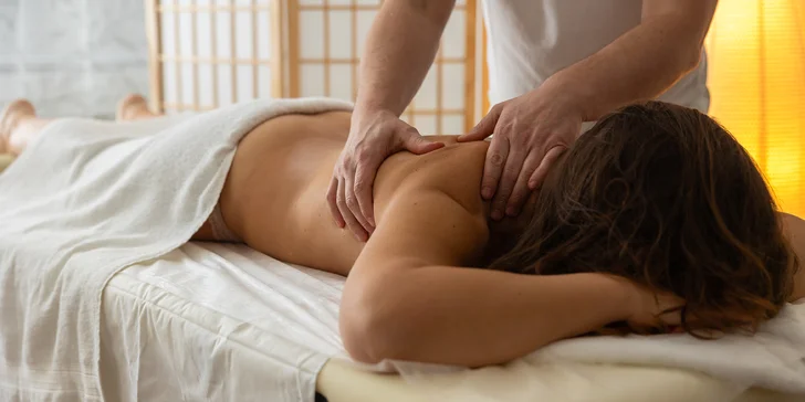 Terapeutická, myofasciálna či masáž chrbta od skúseného fyzioterapeuta