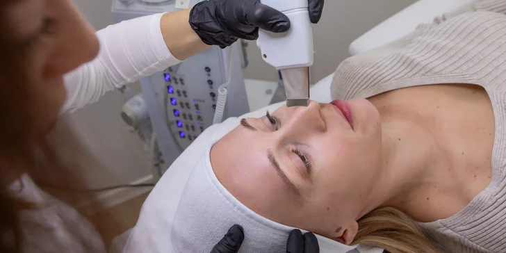 Kozmetické ošetrenie na mieru alebo relaxačné ošetrenie s masážou hlavy a rúk