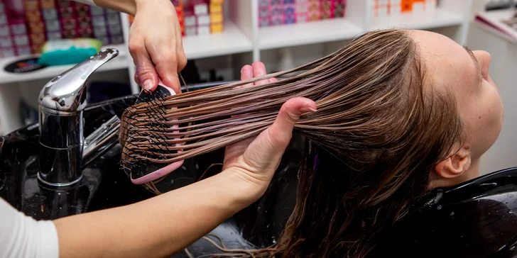 Cesta ku zdravým vlasom: Čistiace a regeneračné kúry