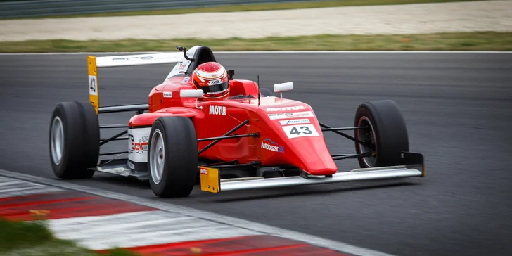 Jazda na pravej pretekárskej Formule 4 na testovacom okruhu Slovakia Ring