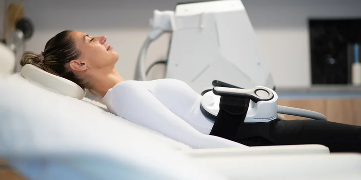 Chudnite poležiačky pomocou elektro-magnetickej stimulácie svalov