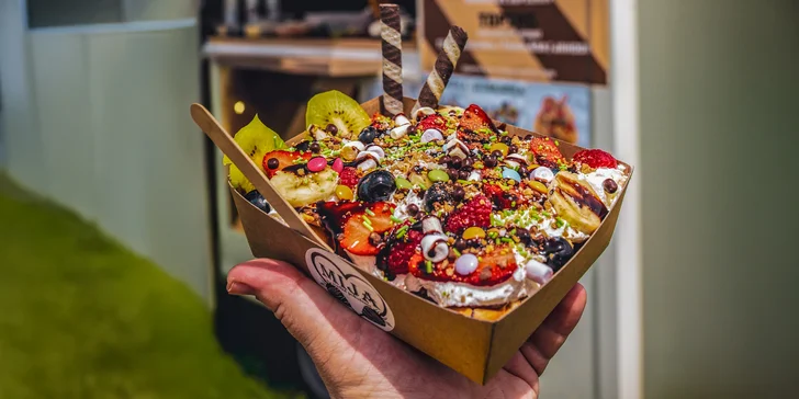Najlepšie waffle široko ďaleko: Bubble Waffle s náplňou, posýpkou a toppingom podľa výberu