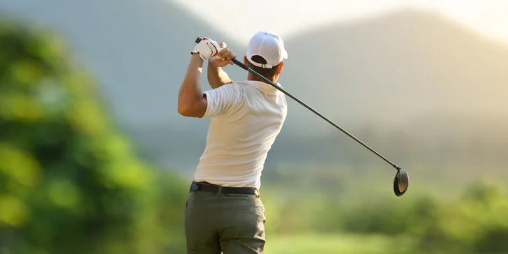 Víkendový skupinový golfový kurz na získanie zelenej karty s majstrom Slovenska Karolom Balnom v Apex golf club v Báči