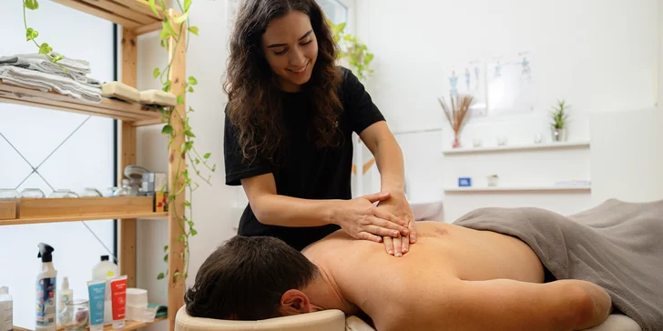 Relaxačné masáže, bankovanie či terapia pohybového aparátu