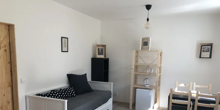 Na pokoji je rychlovarná konvice a minibar. 