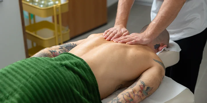 Relaxačná masáž alebo klasická masáž aj s bankovaním