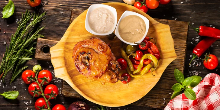 Marinované bravčové rebrá alebo koleno podľa výberu