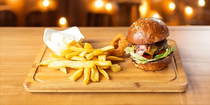 2x Burger menu s hranolčekmi a cibuľovými krúžkami, 7 druhov na výber