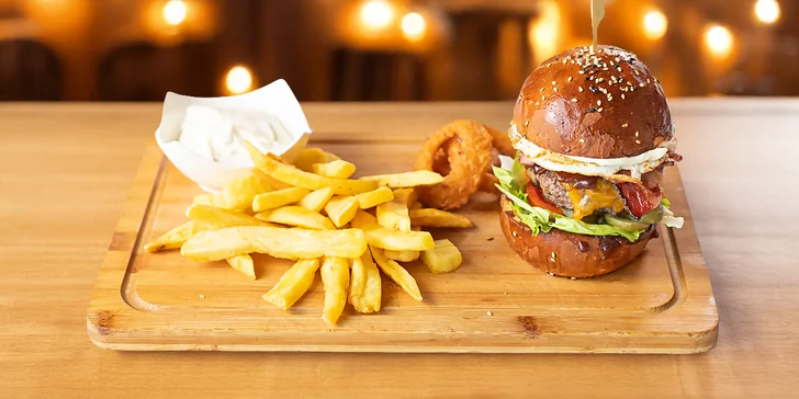 2x Burger menu s hranolčekmi a cibuľovými krúžkami, 7 druhov na výber