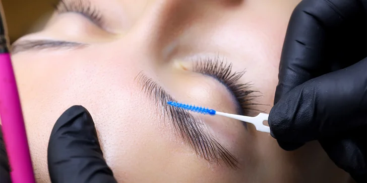 Úprava či laminácia obočia, lash liftig, permanentný make-up obočia alebo pier