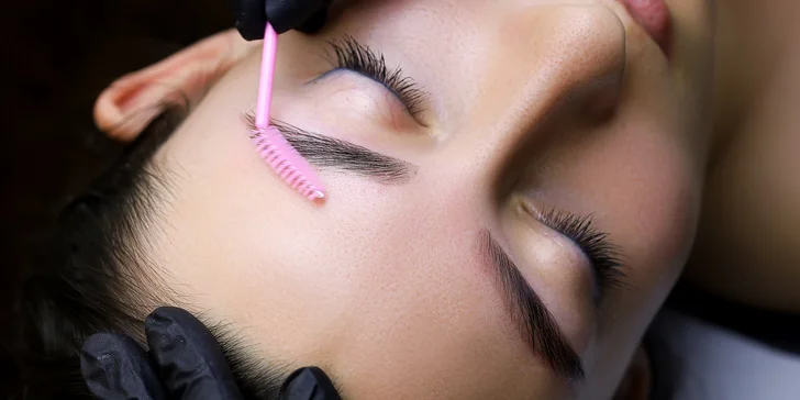 Úprava či laminácia obočia, lash liftig, permanentný make-up obočia alebo pier