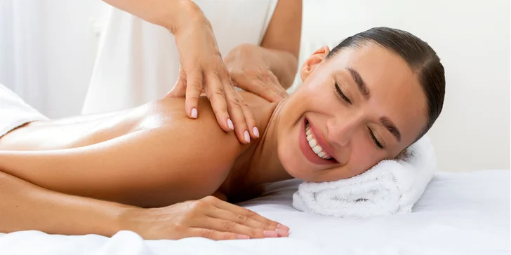 Klasická, relaxačná alebo bukálna masáž, bankovanie, maderoterapia aj lávové kamene