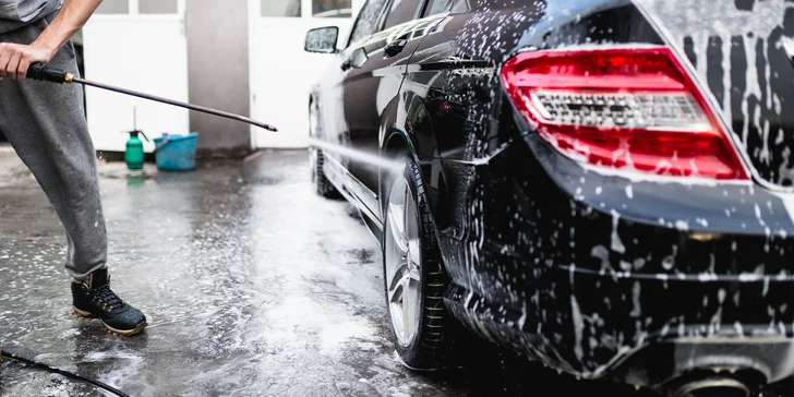 Detailné čistenie exteriéru a interiéru aj tepovanie vozidla