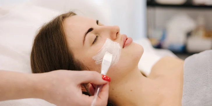 Hĺbkové čistenie pleti, hydratačné ošetrenie alebo liftingová masáž s retinolom