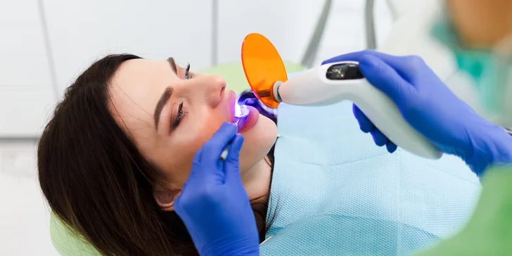 Dentálna hygiena, bielenie zubov alebo štýlový zubný šperk