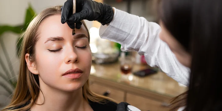 Všetko pre krásne obočie: Farbenie, úprava aj laminácia