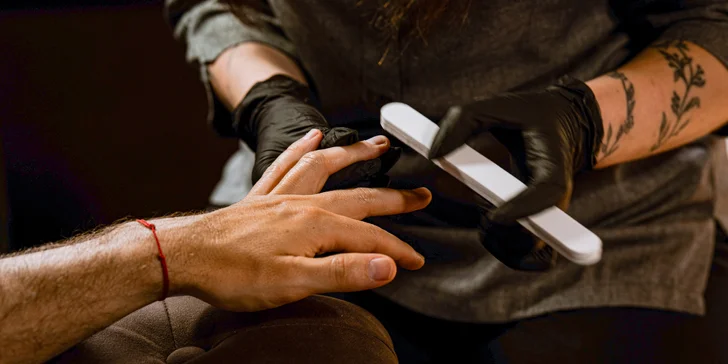 Manikúra, pedikúra pre pánov, aj výhodné balíčky