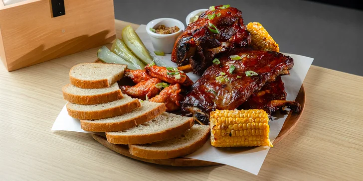 1400 gramov grilovaných mäsových špecialít v reštaurácii Partička