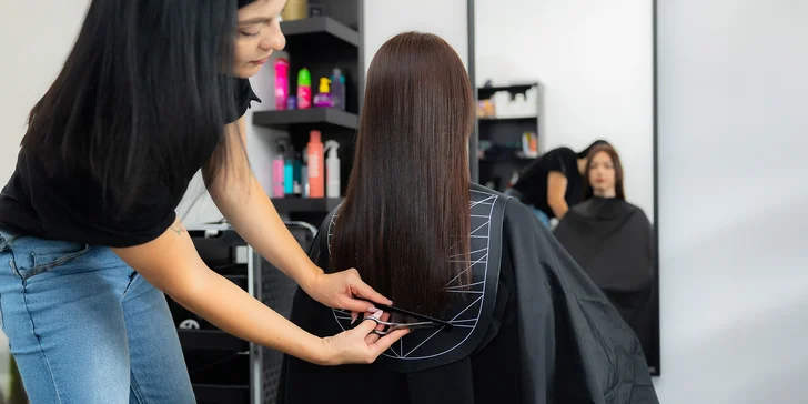 Balíčky pre krásne vlasy: dámsky strih, regeneračné kúry či balayage