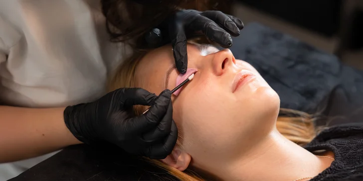 Laminácia obočia a mihalníc s farbením aj botoxom v Nelik beauty studio