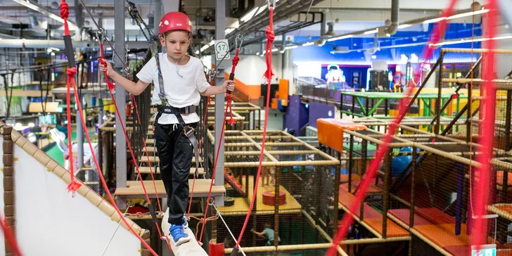 Vstup do Tarzánie - lanového centra s prekážkovou dráhou a 30 m dlhou zipline lanovkou