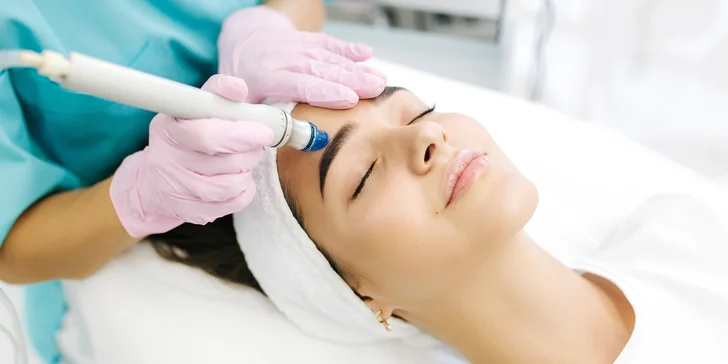 Žiarivá, hladká a vypnutá pleť s pomocou mezoterapie a špeciálnych sér